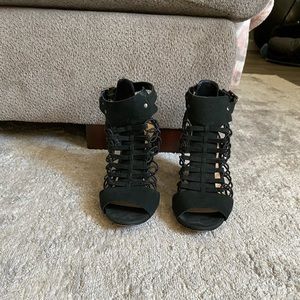 Vince Camuto Evel Caged Sandal Black